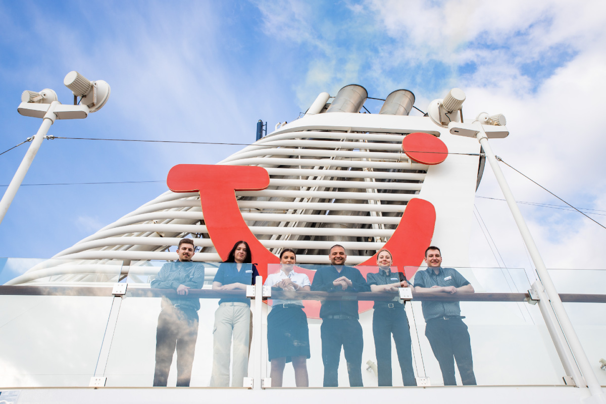 In Kooperation mit dem WIFI Tirol durften die neuen Crew-Mitglieder Ende April 2022 an Bord der »Mein Schiff 3« erstmalig in See stechen. © TUI Cruises
