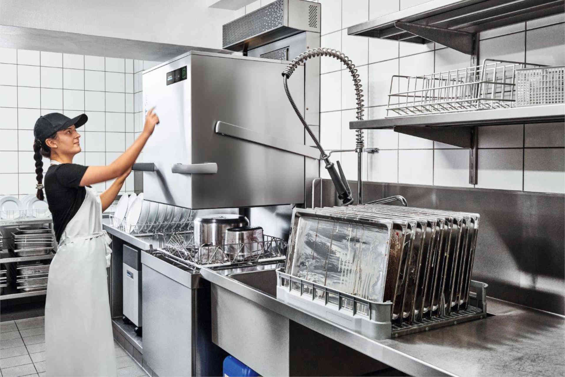 Die PT Utensil bietet ein leistungsstarkes Spülsystem mit der einfachen Bedienung einer Haubenspülmaschine. © Winterhalter Gastronom GmbH